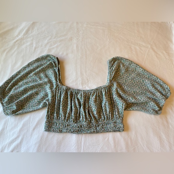 Urban Outfitters “Phoebe” Puff Sleeve Floral Print Crop Top Size M Medium EUC - Picture 4 of 9